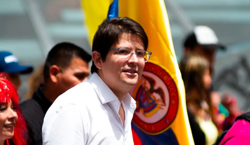 Pré-candidato colombiano é alvo de atentado e passa por cirurgia após ataque