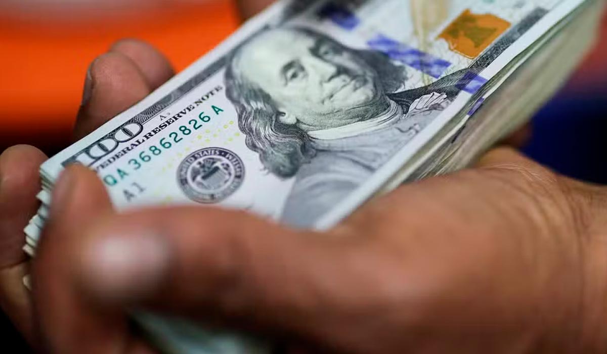 Dólar atinge menor valor em 8 meses e acumula queda superior a 2% na semana