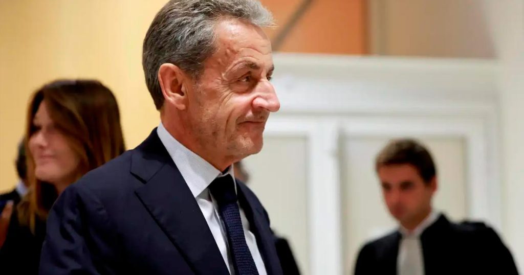 Ex-presidente francês Sarkozy inicia pena de 5 anos