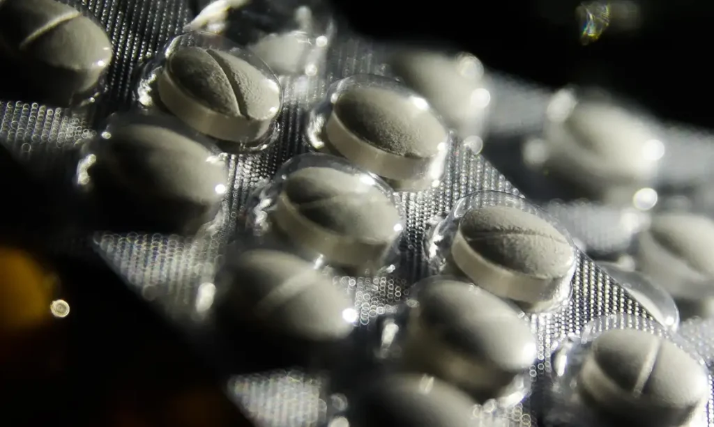 Supermercados Venderão Remédios: Câmara Aprova Farmácias com Regras Rígidas e Gera Debate no Brasil!