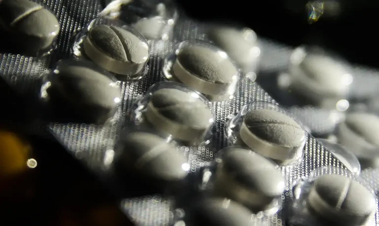 Supermercados Venderão Remédios: Câmara Aprova Farmácias com Regras Rígidas e Gera Debate no Brasil!