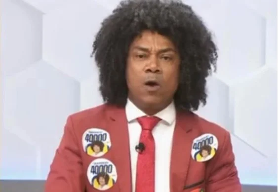 Candidato Marinho rebate Josi Flora em debate e contesta autodeclaração de “mulher marrom” na Bahia
