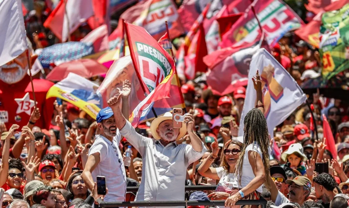 Lula afirma que Brasil não voltará a ser governado por “sócios do Banco Master” e defende soberania nacional