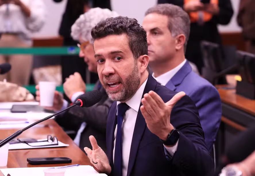 André Janones é internado na UTI após arritmia cardíaca logo após debate entre Lula e Flávio Bolsonaro